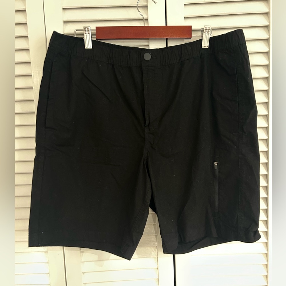Black “At The Knee” stretch shorts by George size  Lareg- 36-38